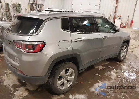 2019 Jeep Compass Latitude 4X4 из США, поврежденный, VIN 3C4NJDBB7KT646179